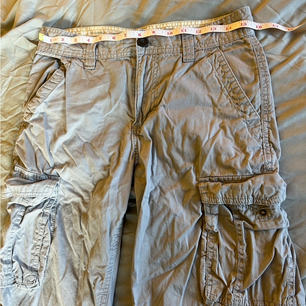 #30 Gray cargo shorts - Picture 3 of 7